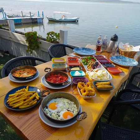 Qcunda فندق Ayvalı