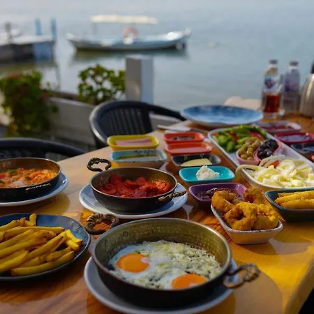 Qcunda Hotel *