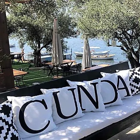 Qcunda Hotel