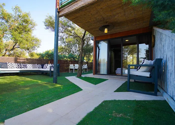 Qcunda Ξενοδοχείο *