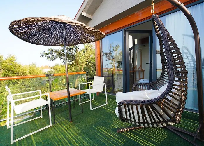 Qcunda Ξενοδοχείο *